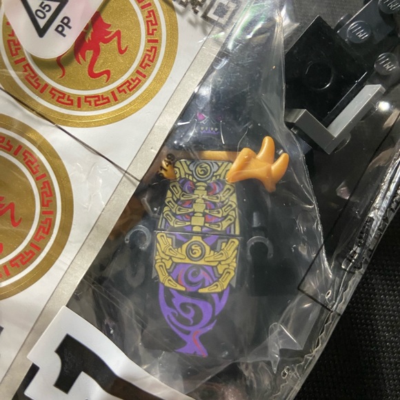 Lego 70728 Ninjago set only first bag opened. Complete. Box very damaged - Picture 7 of 8